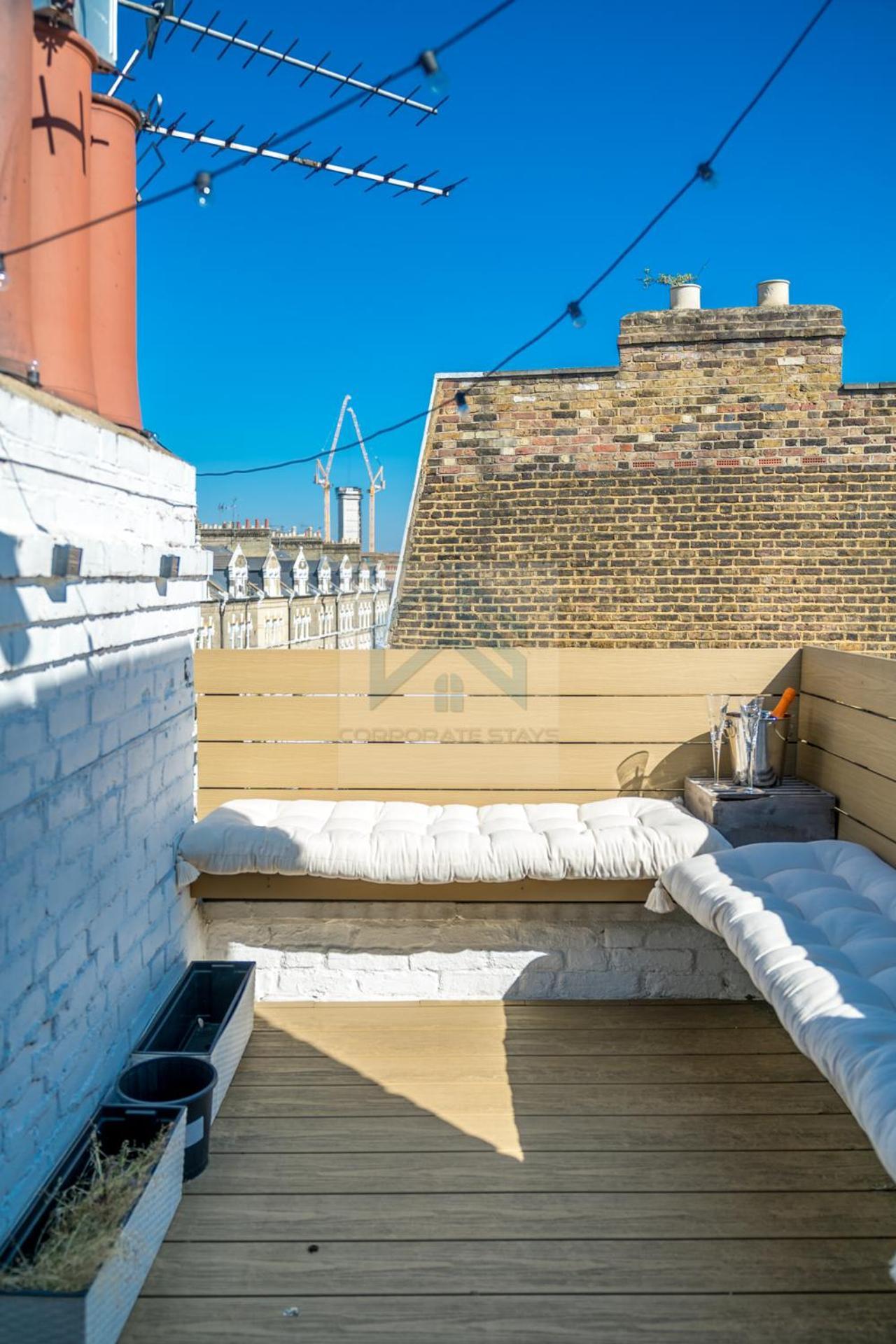 Boutique 2br With Roof Terrace Near Tube - West Kensington * Londra